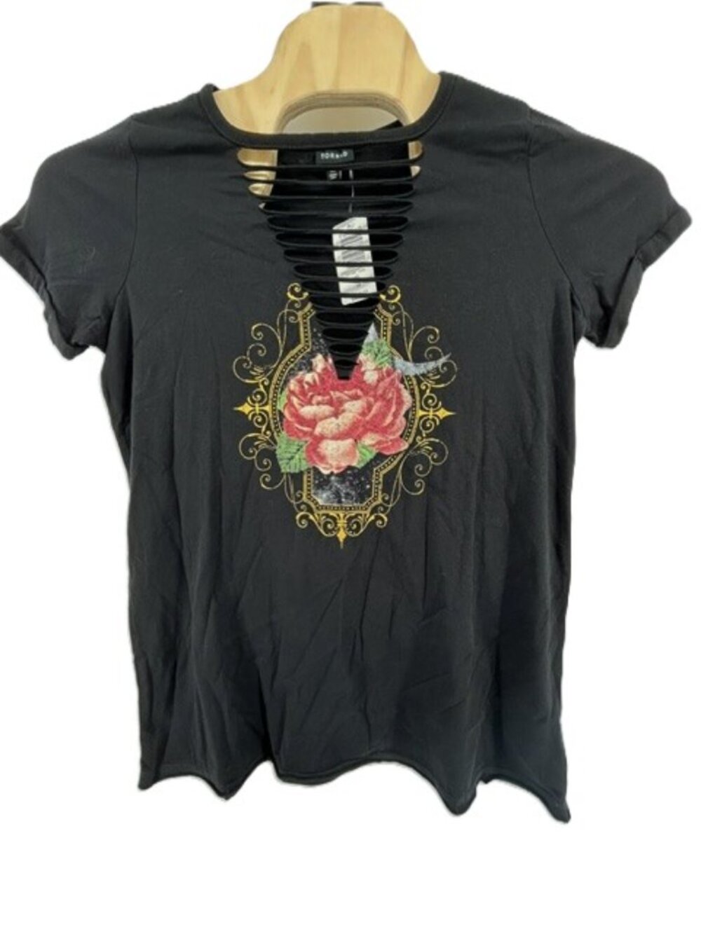Torrid graphic tee Size 00 M/L 10 slashed neckline vintage-inspired rose floral